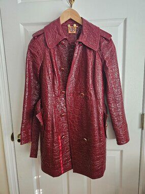 PRE OWNED TORY BUSH TRENCH COAT-BURGUNDY HIGH-SHINE TEXTURE VINYL MODEL-SIZE 2